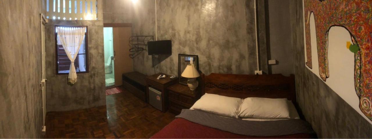 Bee Friend Hostel Чиангмай Экстерьер фото